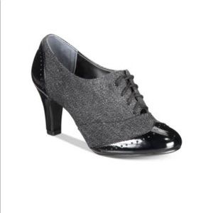 Giani Bernini Lace up Booties Size 8